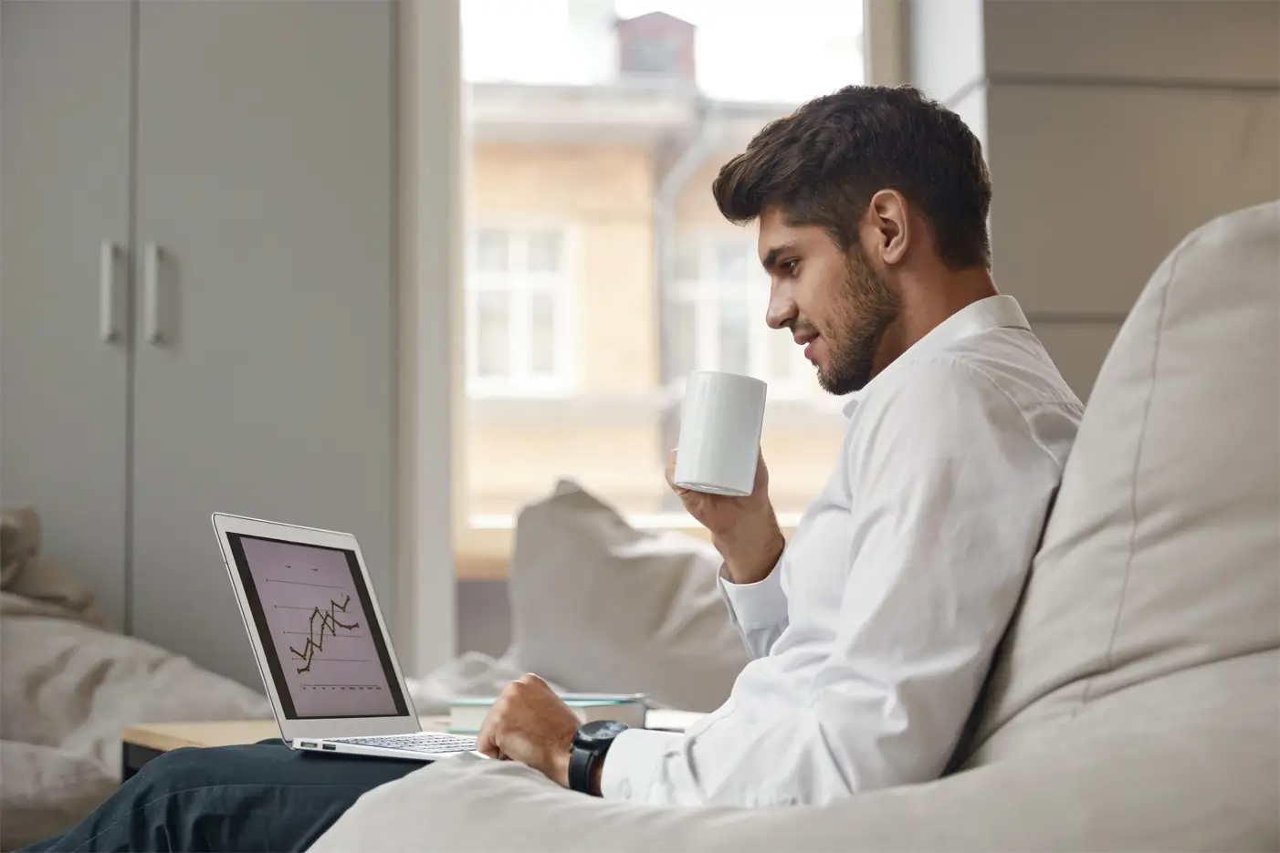 businessman-drink-coffee-and-watch-graph-on-laptop